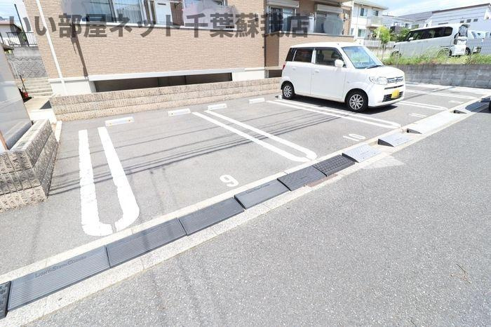 アネモス　Ｂの駐車場|駐車場があるので、車を買う予定の方も安心です