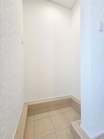 【玄関】 | 半田市住吉町第7　２号棟【仲介手数料0円】