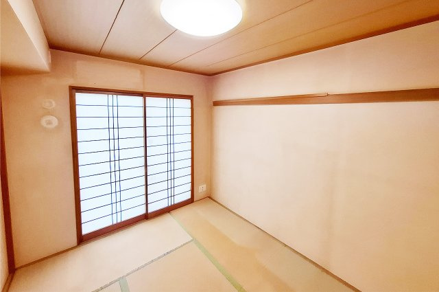 パークシティ泉ケ丘の和室|和室：LDKに隣接した6帖の和室はバルコニーへの出入りが可能です。