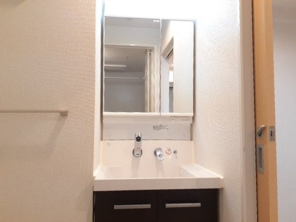 ノイグランツＤの洗面所|脱衣スペースもあります