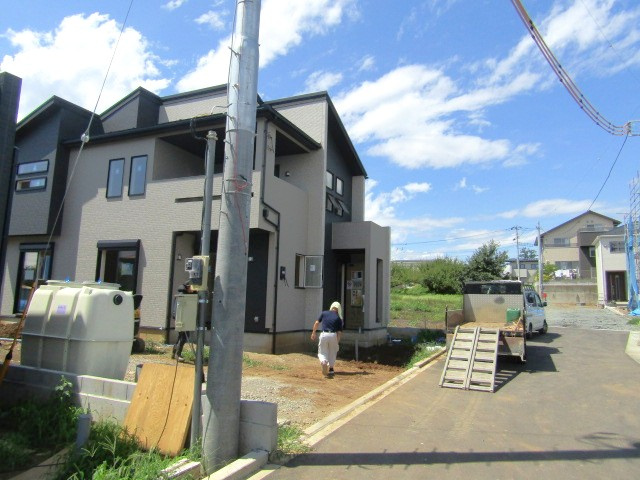 【前面道路含む現地写真】 | ブルーミングガーデン甲斐市竜王新町　1号棟 | 前面道路含む現地写真です