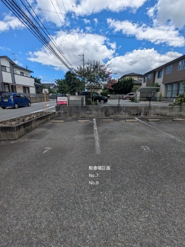 エスパールハイツの駐車場