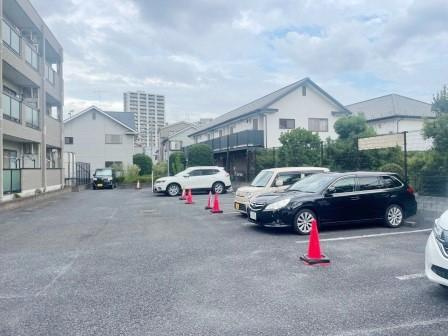 エクセルシアの駐車場