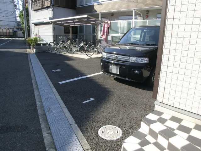 リブリ・クローバーの駐車場|敷地内駐車場有り（要空き確認）