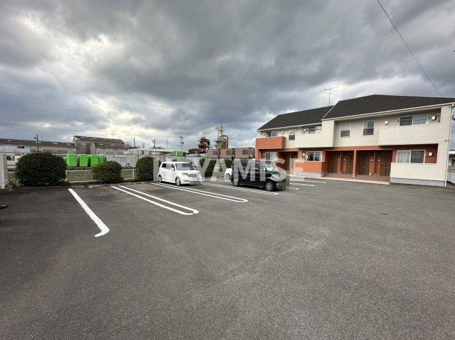 エレガント富の原ⅡBの駐車場