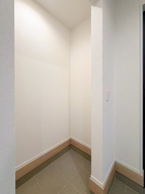 【収納】 | 前橋市朝倉町　平屋　築住宅 | 玄関横の収納スペース。アウトドア用品などもすっきり収納することができます。