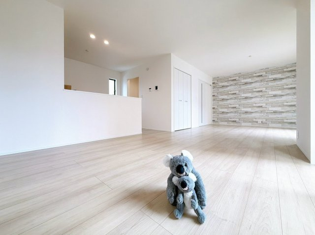 【間取り】 | 前橋市朝倉町　平屋　築住宅 | 約18.25畳の広々としたLDKとシューズクロークを1階に配置。2階にはWICや各室の物入に加え、バルコニーを備え、優れた収納力と快適な居住空間を両立した機能的な間取りです。