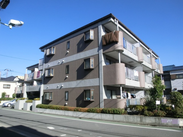 プラムエヌティーの外観|どっしりと重厚感が漂うマンションです。