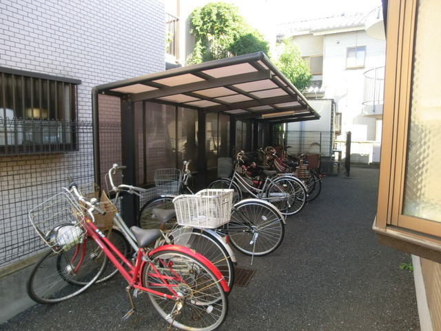 プラムエヌティーのその他共用部分|屋根付き駐輪場。