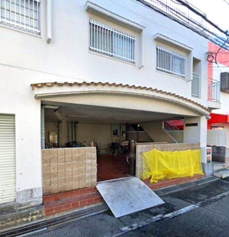 東難波ハイツの駐輪場|２階のお部屋なので、エントランスや駐輪場が近いです。
