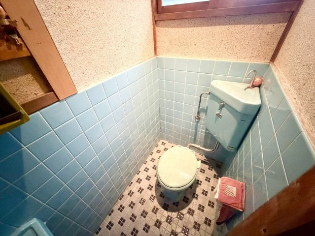 平野区喜連1丁目のトイレ|窓付きで自然換気もしやすいトイレ。水まわりを明るく保ちやすく、毎日気持ちよく使える空間です。