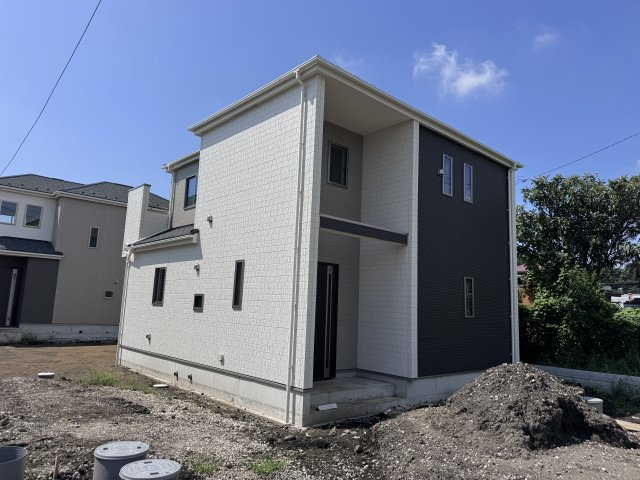 市川市国分６丁目新築戸建【中国分小学校：6分】の外観|Ｅ号棟外観・8月24日撮影・もうすぐ完成！