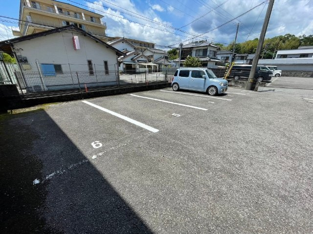 コーポシスルの駐車場