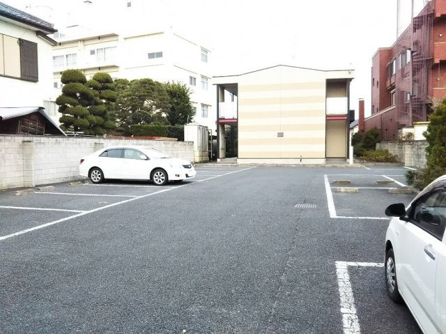 レオパレスメゾンオドラントの駐車場