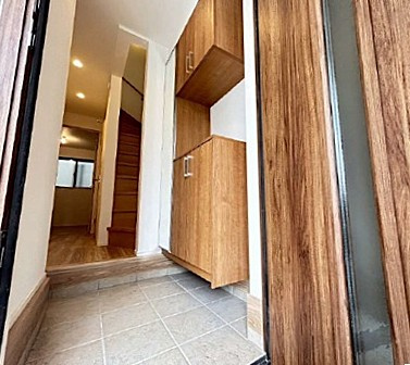 【その他】 | 北区志茂3丁目　新築戸建　D号棟 7580万円 | 施工主施工例：玄関