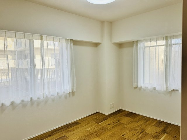 エンゼルラクシィ南大沢の子供部屋|～6.0帖の洋室　2面採光で明るく風通しの良いお部屋です～