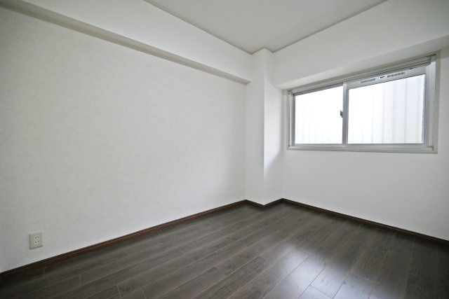 日興千里台スカイタウンB棟の子供部屋|洋室5.5帖
お子様のお部屋や趣味の空間としてもピッタリのお部屋です。