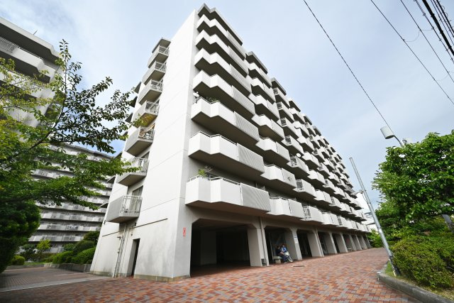 日興千里台スカイタウンB棟の外観|室内をいつでも見学して頂けますので、お気軽にお問い合わせください。