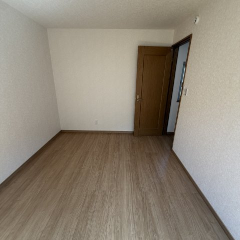 室蘭市大沢町1丁目14-7戸建の居間・リビング