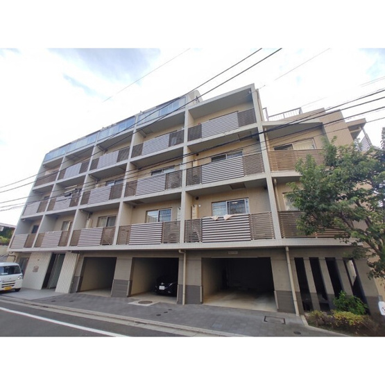 【外観】 | プレール・ドゥーク新中野Ⅱ | 鉄筋コンクリート造のがっちりとした建物。