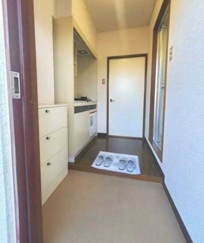 バチュラー蕨の玄関