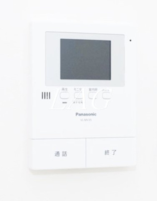 【セキュリティ】 | ヴァルト  | モニター付きインターフォンです。