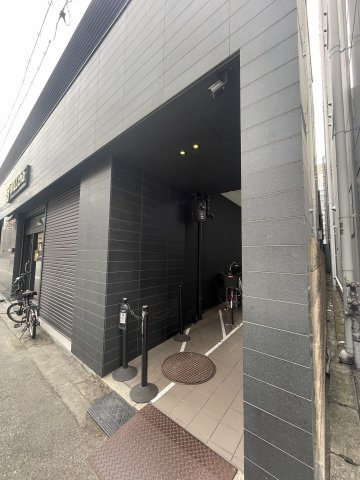 南朝日ビルのエントランス