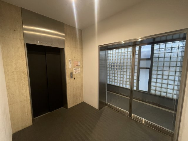 南朝日ビルのロビー