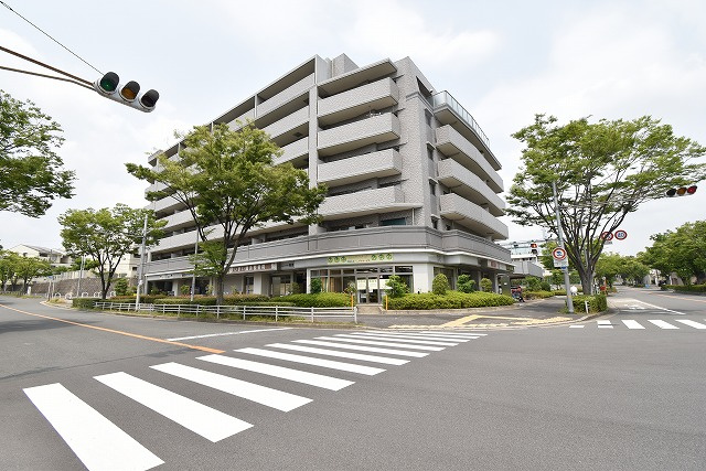 【周辺】 | エスリード高野台 | 現在ご返済中のカーローン・カードローン・教育ローンなどを住宅ローンに一本化したり、家具家電購入費用・引越し費用を住宅ローンと組み合わせるなど、お客さまにメリットの多い住宅ローンのご提案が可能です。