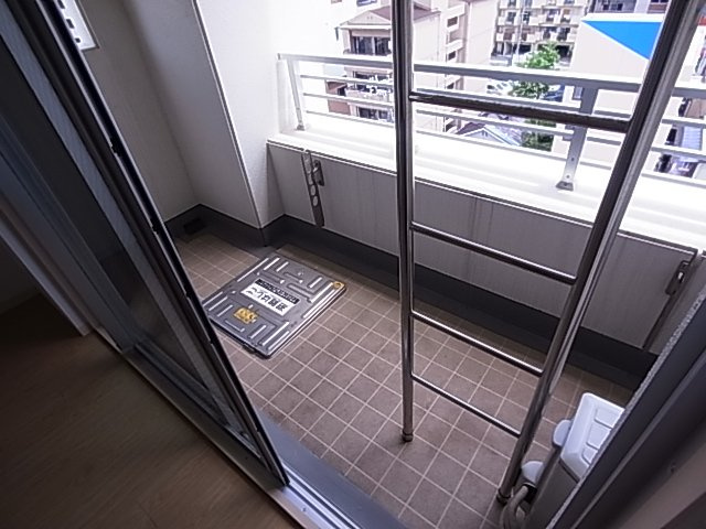 神戸市兵庫区本町１丁目の賃貸マンションのバルコニー