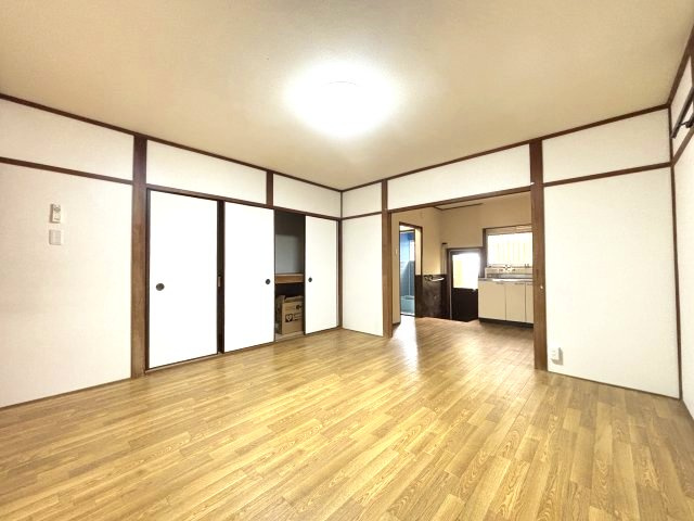 西板持町8丁目戸建の居間・リビング