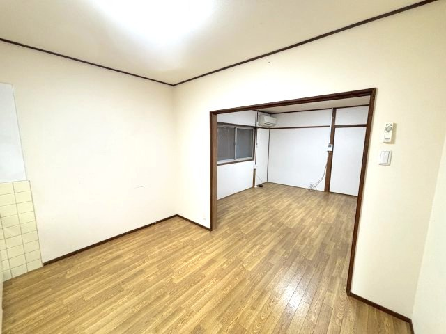 西板持町8丁目戸建の居間・リビング