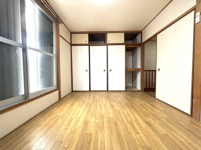 西板持町8丁目戸建の洋室