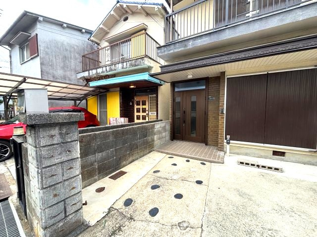 西板持町8丁目戸建のエントランス