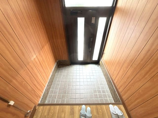西板持町8丁目戸建の玄関