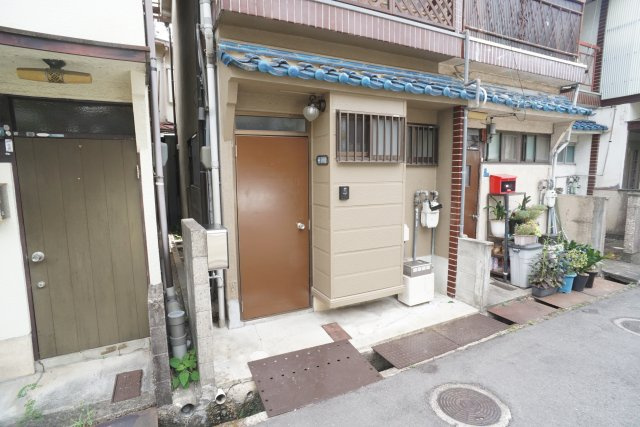 鶴の荘連棟のエントランス