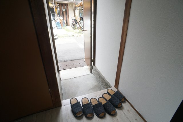 鶴の荘連棟の玄関