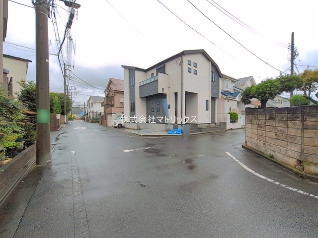 練馬区南大泉2丁目　長期優良住宅×北西角地　限定1棟の前面道路含む現地写真