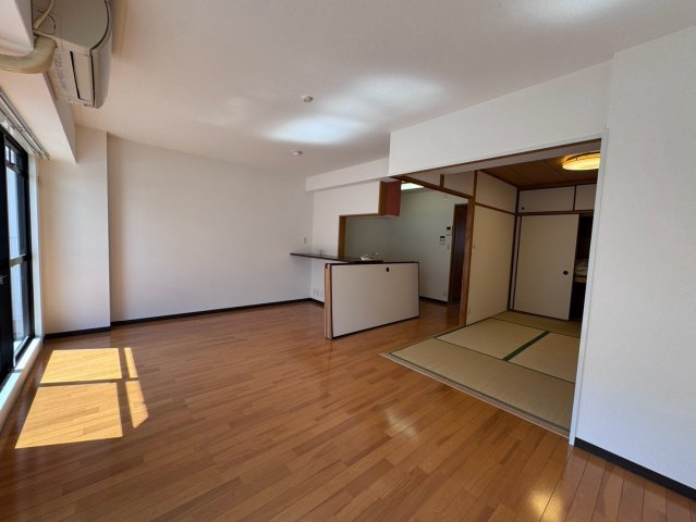 【居間・リビング】 | 野崎駅前ビル