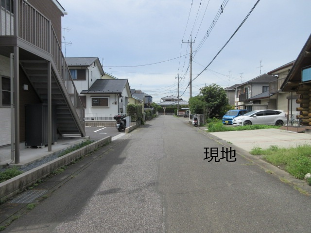 中古戸建　熊谷市妻沼東4-136（リフォーム住宅）の前面道路含む現地写真