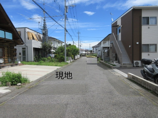中古戸建　熊谷市妻沼東4-136（リフォーム住宅）の前面道路含む現地写真