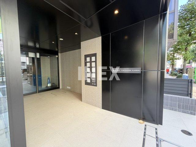 横浜市中区住吉町３丁目の賃貸マンションのエントランス