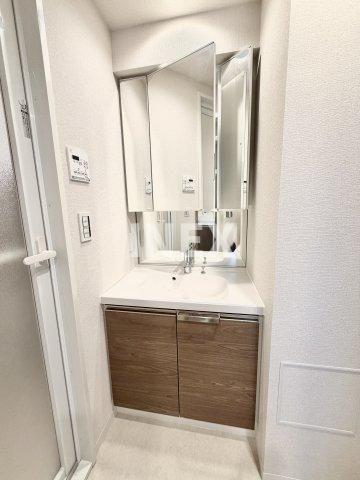 横浜市中区住吉町３丁目の賃貸マンションの洗面所