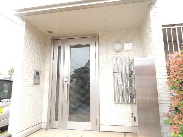 マ　メゾン菊住Ｗのエントランス