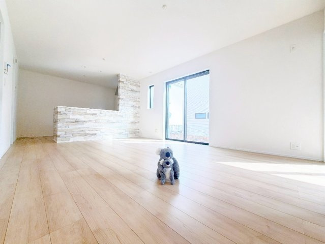 【居間・リビング】 | 前橋市朝日が丘町　新築住宅 | 窓からのあたたかい光をあびながらの朝食。今日も一日がんばれそう！と思えるリビング。