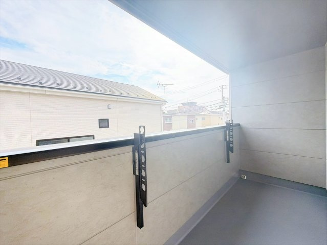 【バルコニー】 | 前橋市朝日が丘町　新築住宅 | お日さまがほほえむバルコニー。気持ち良い風と青く広がる空。思わず深呼吸したくなる。