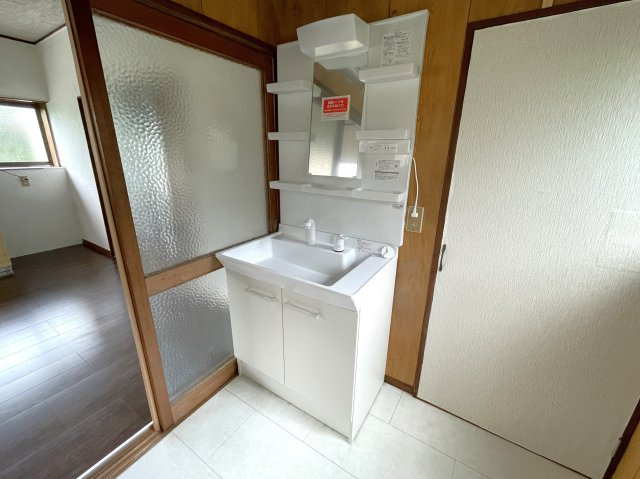 萱場ハウスの独立洗面台