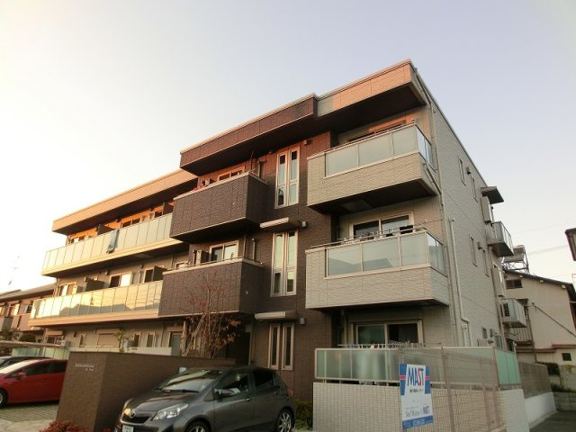 フラワーガーデン イーストの外観