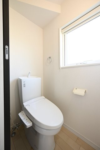 【トイレ】 | 太田市下浜田町　中古戸建住宅 | トイレは２つあるので忙しい朝も家族と分けて使用できます♪