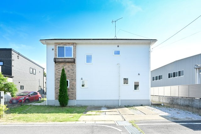 【外観】 | 太田市下浜田町　中古戸建住宅 | 70坪超えの敷地！内装リフォーム済み＆エアコン新設の快適な4LDK